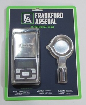 Balance de Precision Frankford Arsenal, DS 750avec poids de tare et saccoche et bac a poudre